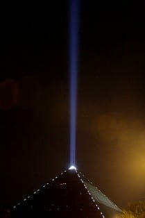Luxor Light: ¿puedes ver el Luxor Sky Beam desde el espacio? ¿Y a cuánto asciende la factura de la luz por esta cosa?