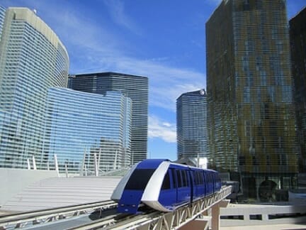 Sistema de tranvía de Las Vegas: 3 monorraíles gratuitos y un mapa para ayudarte a subir y bajar por el Strip